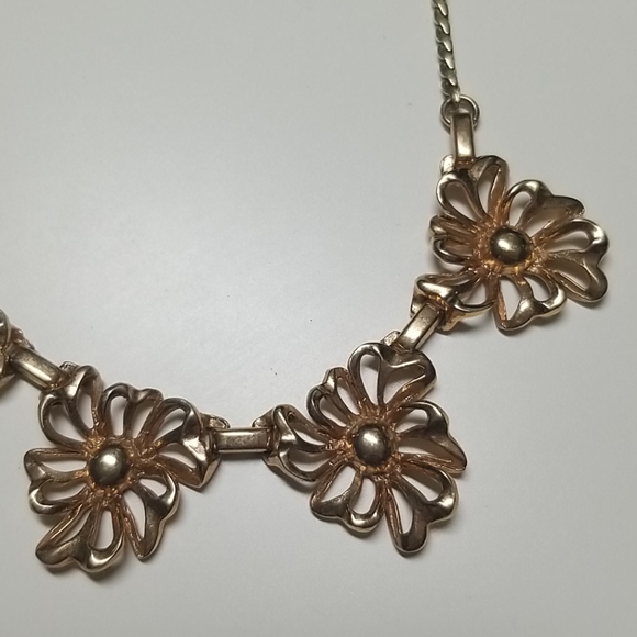 Vintage Jewelry - VTG goldtone floral necklace
